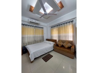 TO-LET One Room Studio Serviced Apartment in Bashundhara R/A.