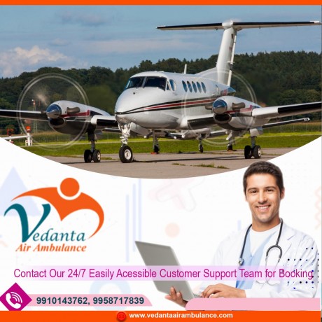 with-a-trusted-medical-team-book-vedanta-air-ambulance-in-kolkata-big-0