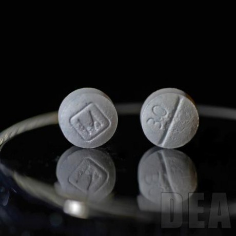 oxycodone-15mg-an-addictive-narcotic-pain-medication-south-dakota-usa-big-0